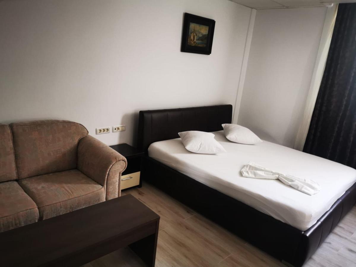 Hotel Viva Ploiesti Exterior photo