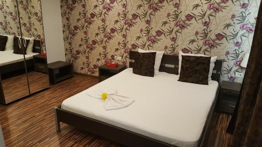 Hotel Viva Ploiesti Exterior photo